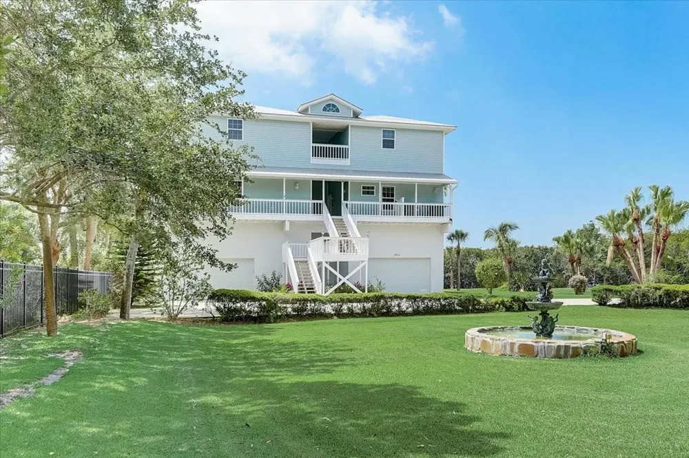 2424 BAY DRIVE #2424/2426 Bradenton, FL 34207