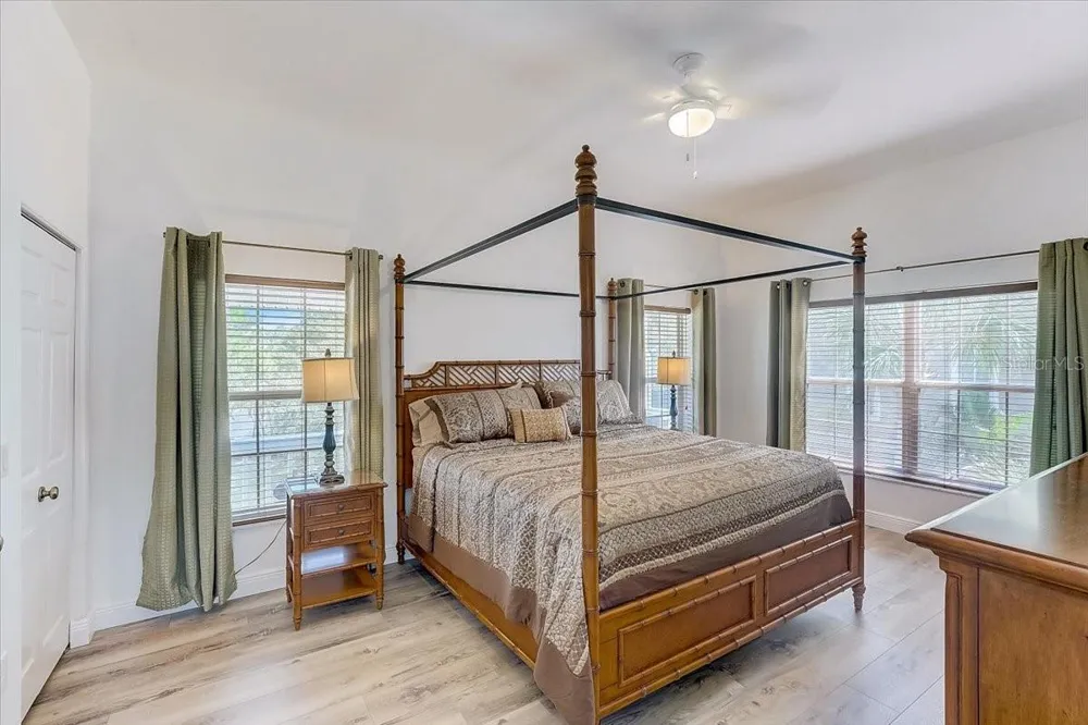2424 BAY DRIVE #2424/2426 Bradenton, FL 34207
