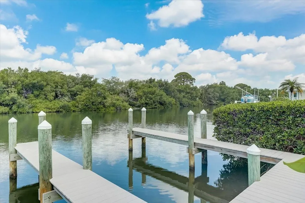 2424 BAY DRIVE #2424/2426 Bradenton, FL 34207