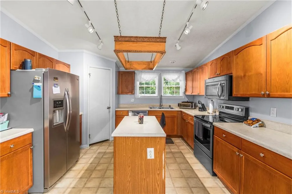 3868 Running Cedar Lane Hamptonville, NC 27020