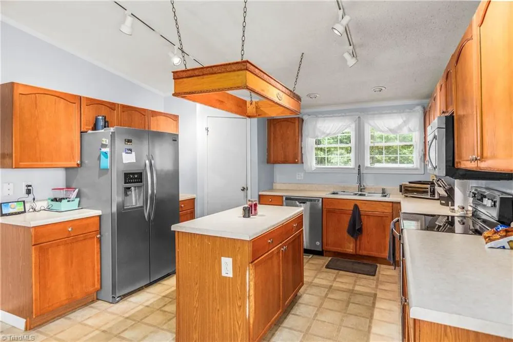 3868 Running Cedar Lane Hamptonville, NC 27020