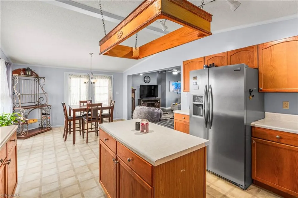 3868 Running Cedar Lane Hamptonville, NC 27020