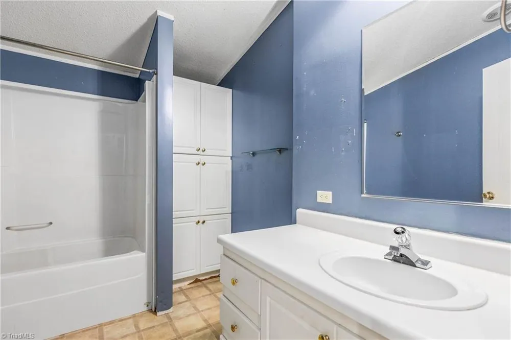 3868 Running Cedar Lane Hamptonville, NC 27020