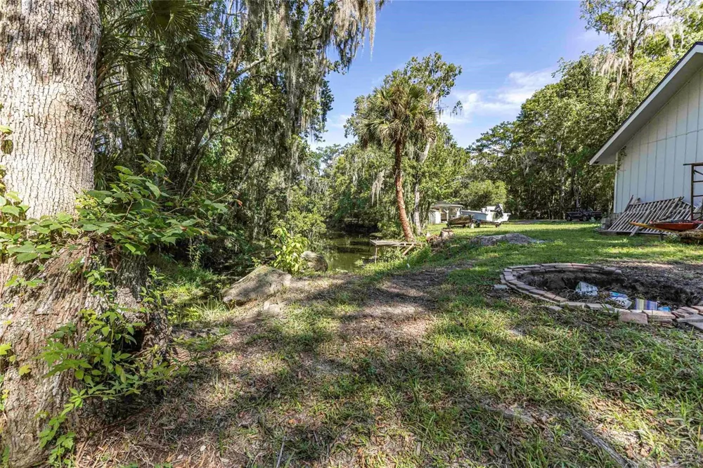2886 C 470 Lake Panasoffkee, FL 33538