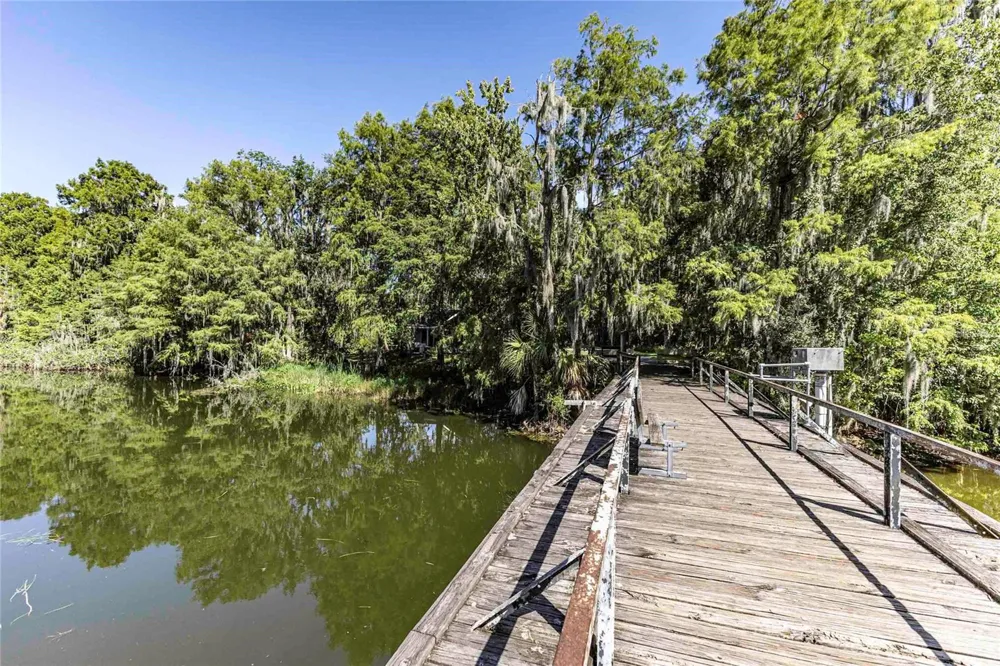2886 C 470 Lake Panasoffkee, FL 33538