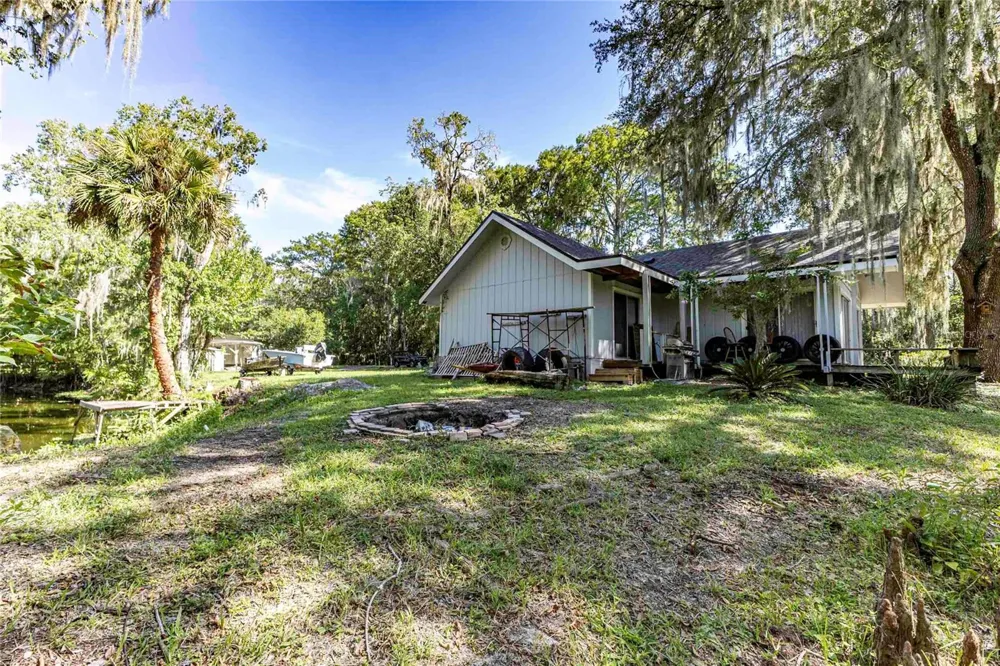 2886 C 470 Lake Panasoffkee, FL 33538