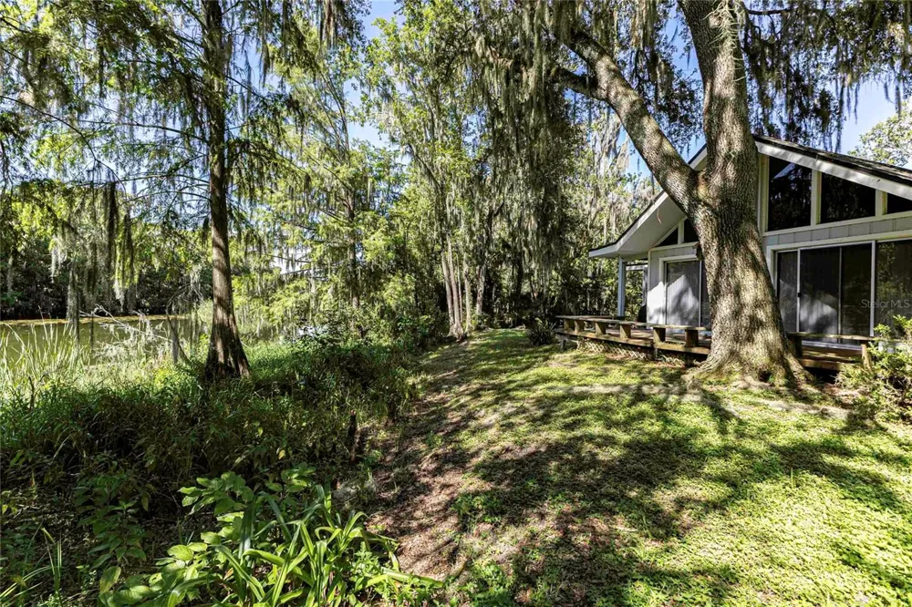 2886 C 470 Lake Panasoffkee, FL 33538