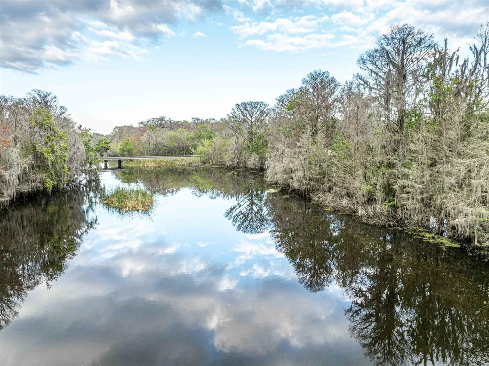 2886 C 470 Lake Panasoffkee, FL 33538