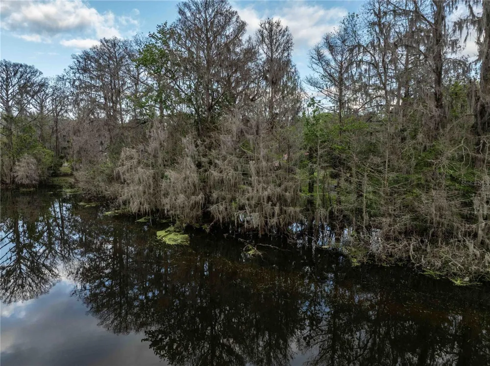 2886 C 470 Lake Panasoffkee, FL 33538