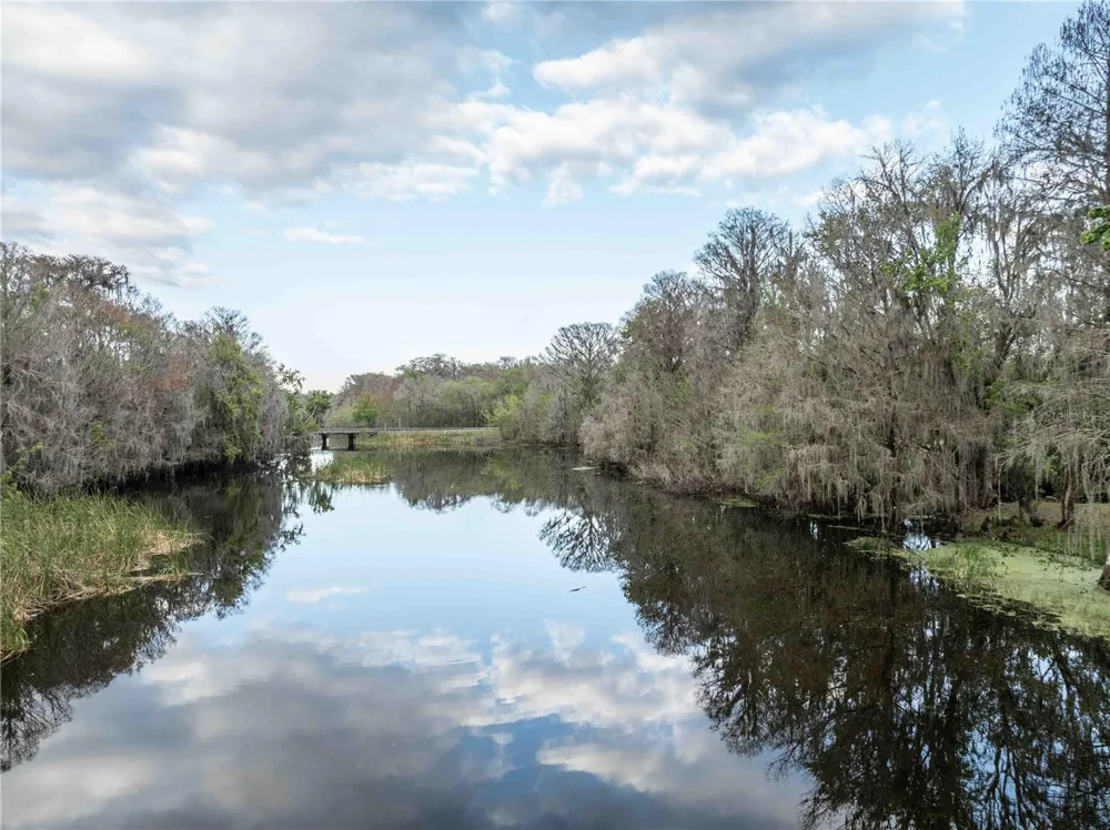2886 C 470 Lake Panasoffkee, FL 33538
