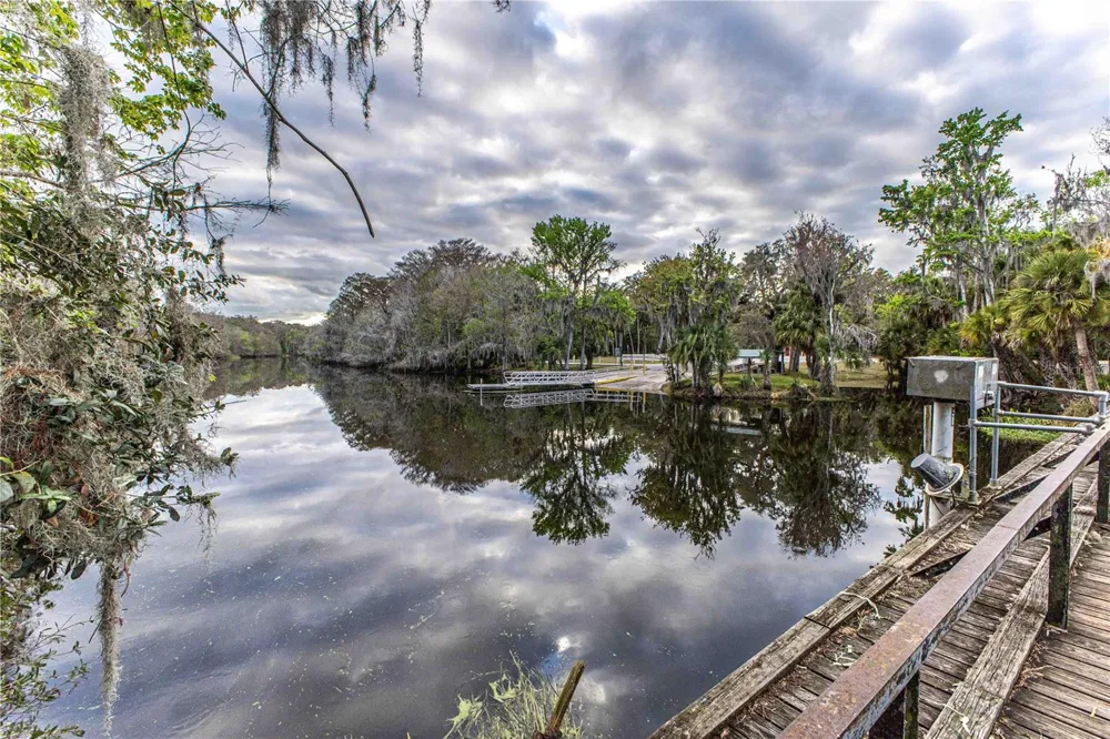 2886 C 470 Lake Panasoffkee, FL 33538