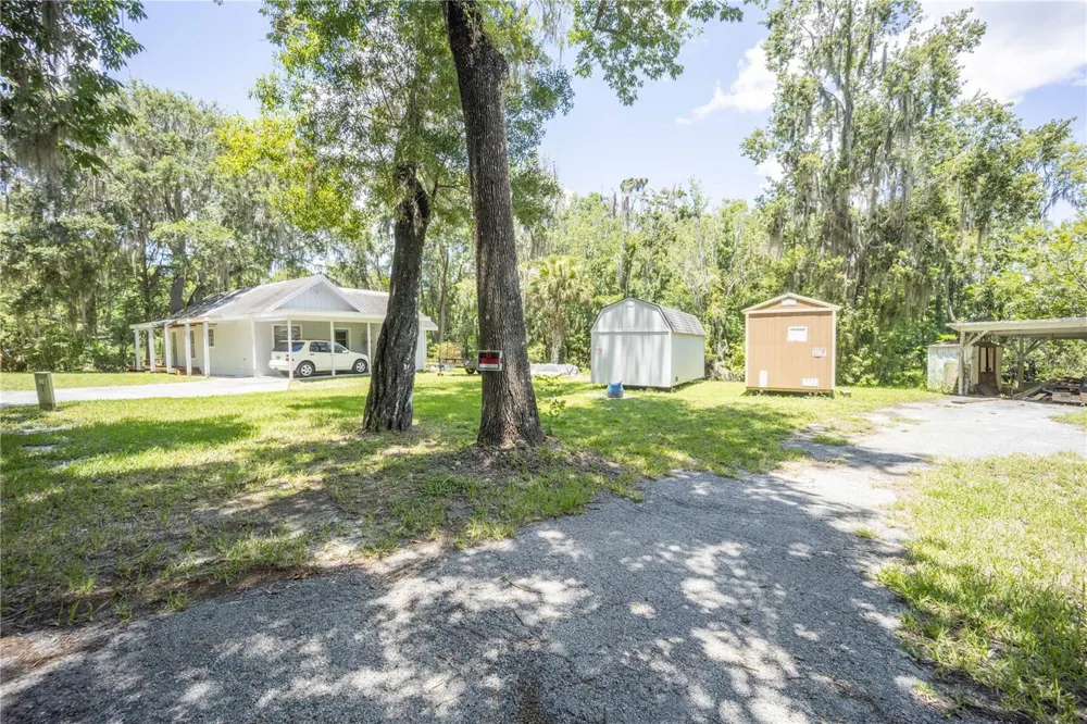2886 C 470 Lake Panasoffkee, FL 33538