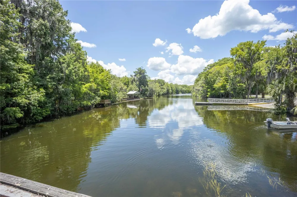 2886 C 470 Lake Panasoffkee, FL 33538