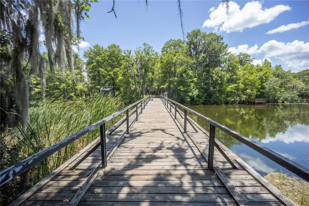 2886 C 470 Lake Panasoffkee, FL 33538