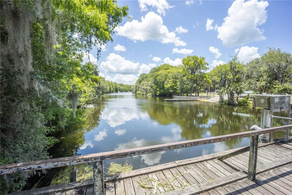 2886 C 470 Lake Panasoffkee, FL 33538