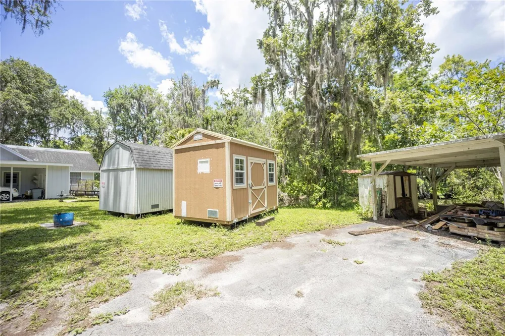 2886 C 470 Lake Panasoffkee, FL 33538