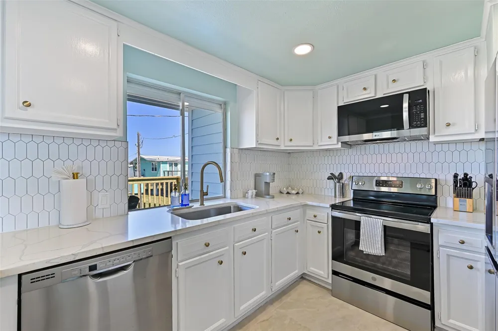3822 Concho Key Galveston, TX 77554