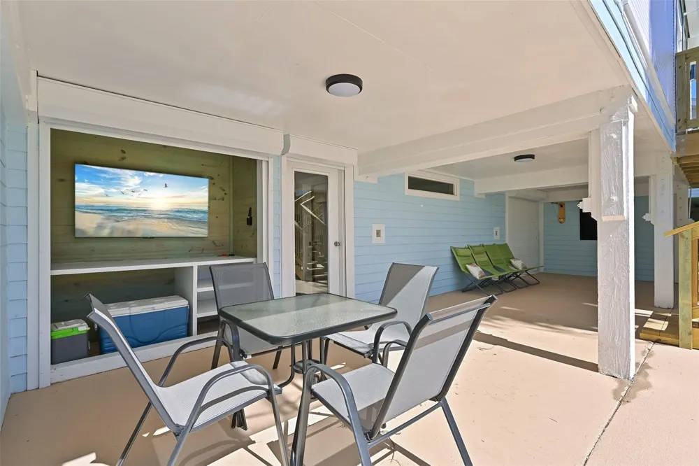 3822 Concho Key Galveston, TX 77554