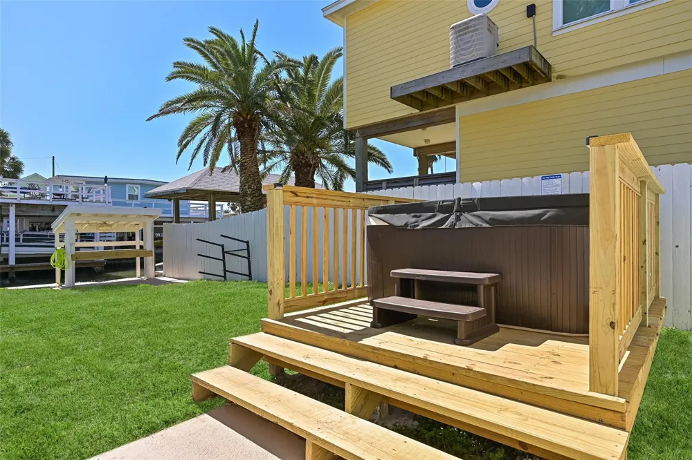 3822 Concho Key Galveston, TX 77554