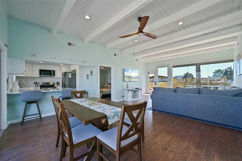 3822 Concho Key Galveston, TX 77554
