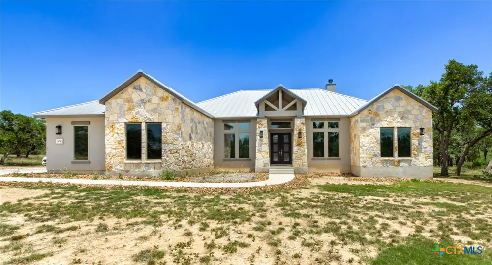 34784 High Gate Road Bulverde, TX 78163