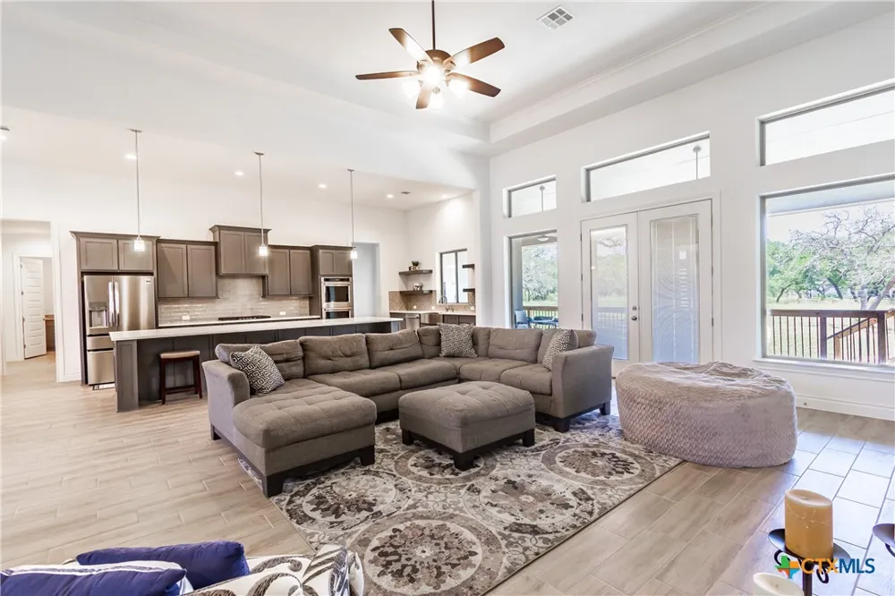 34784 High Gate Road Bulverde, TX 78163