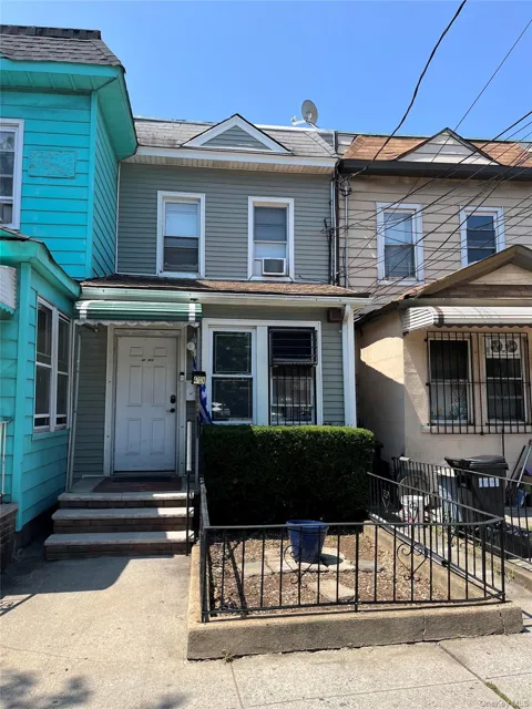 4712 1/2 99th Street
