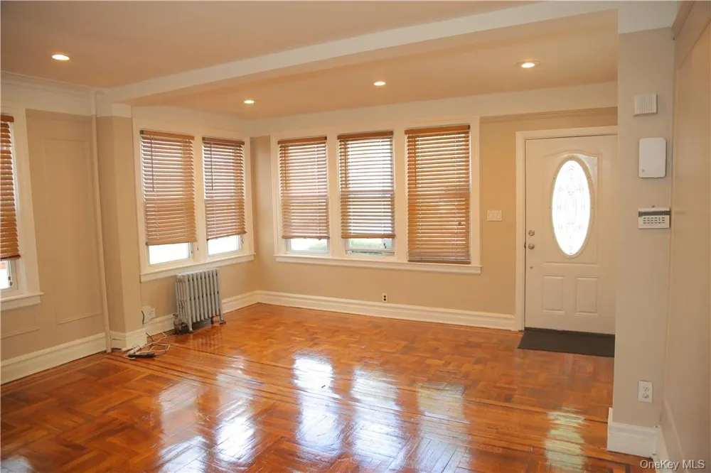4457 Mundy Lane Bronx, NY 10466