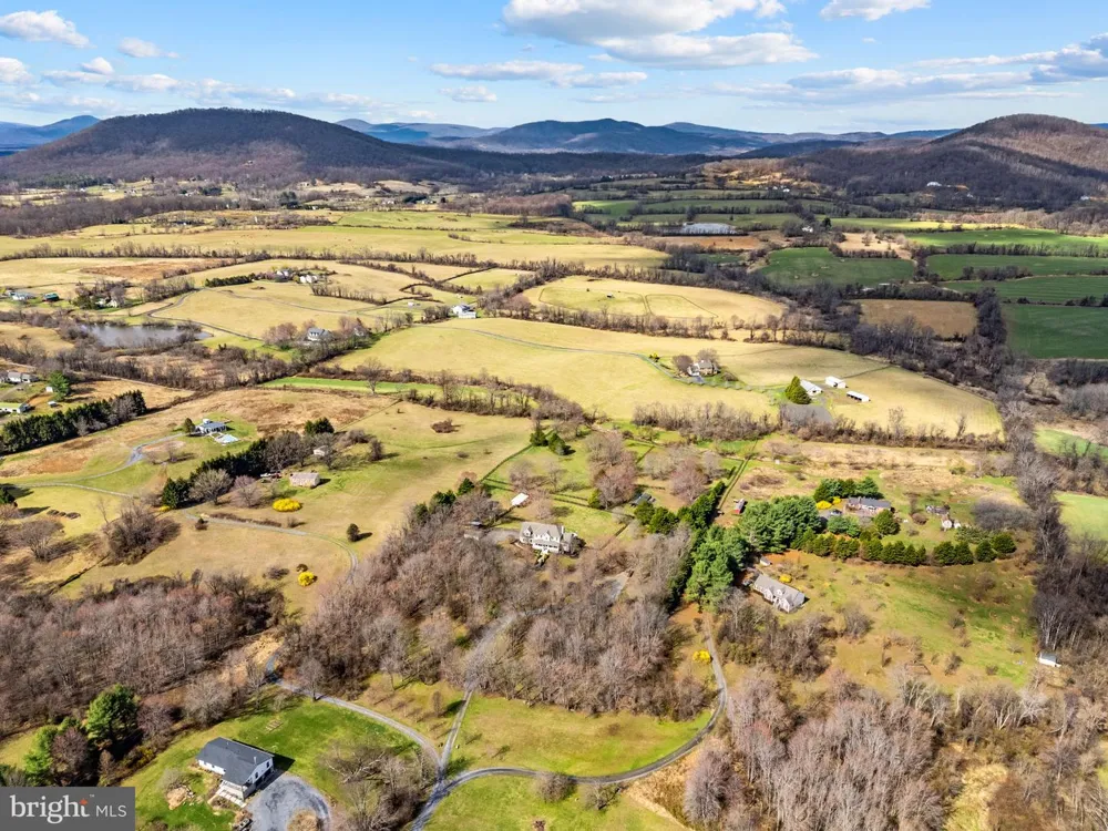 9491 WALSINGHAM LANE Marshall, VA 20115