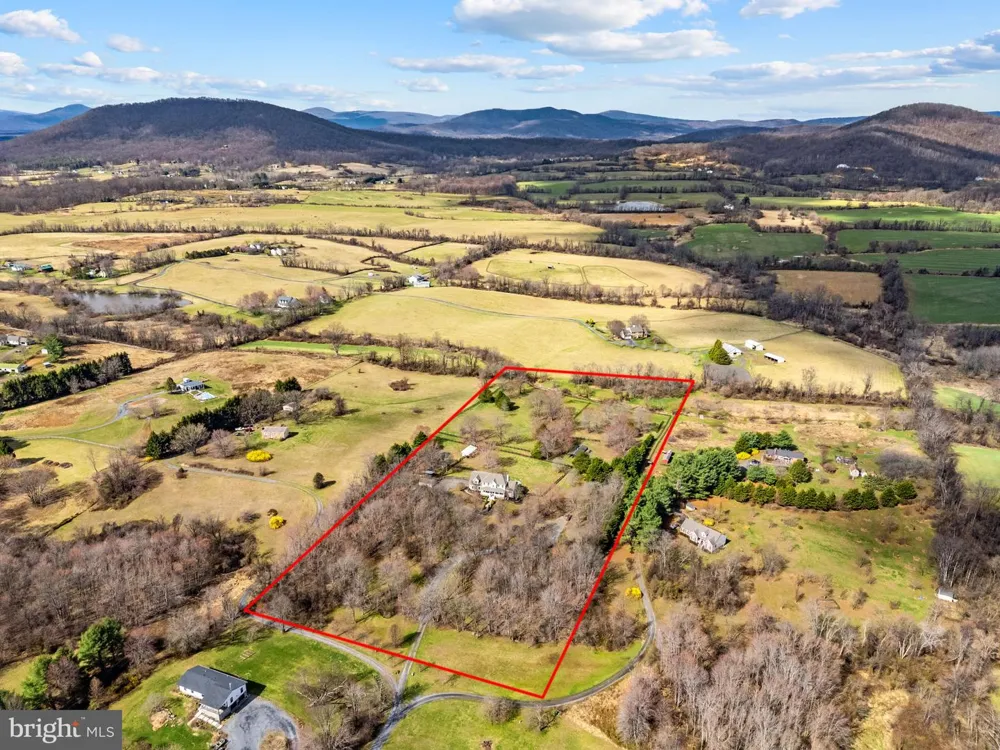 9491 WALSINGHAM LANE Marshall, VA 20115