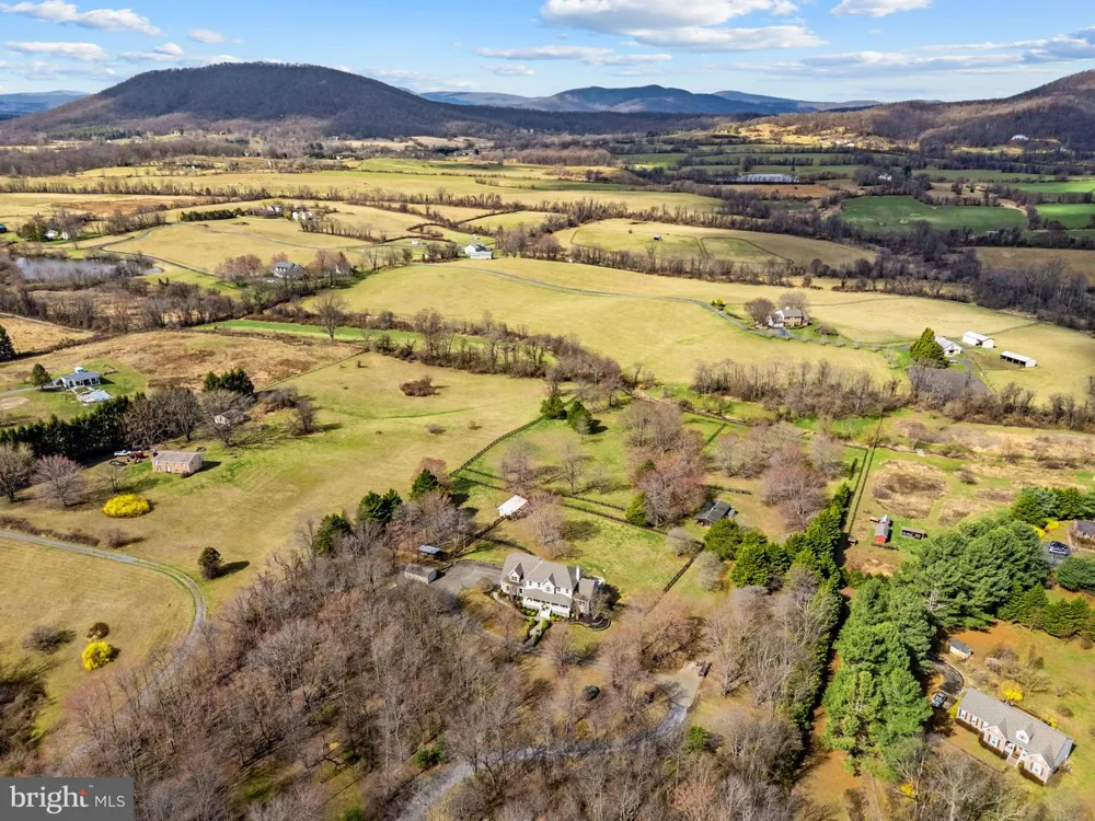 9491 WALSINGHAM LANE Marshall, VA 20115