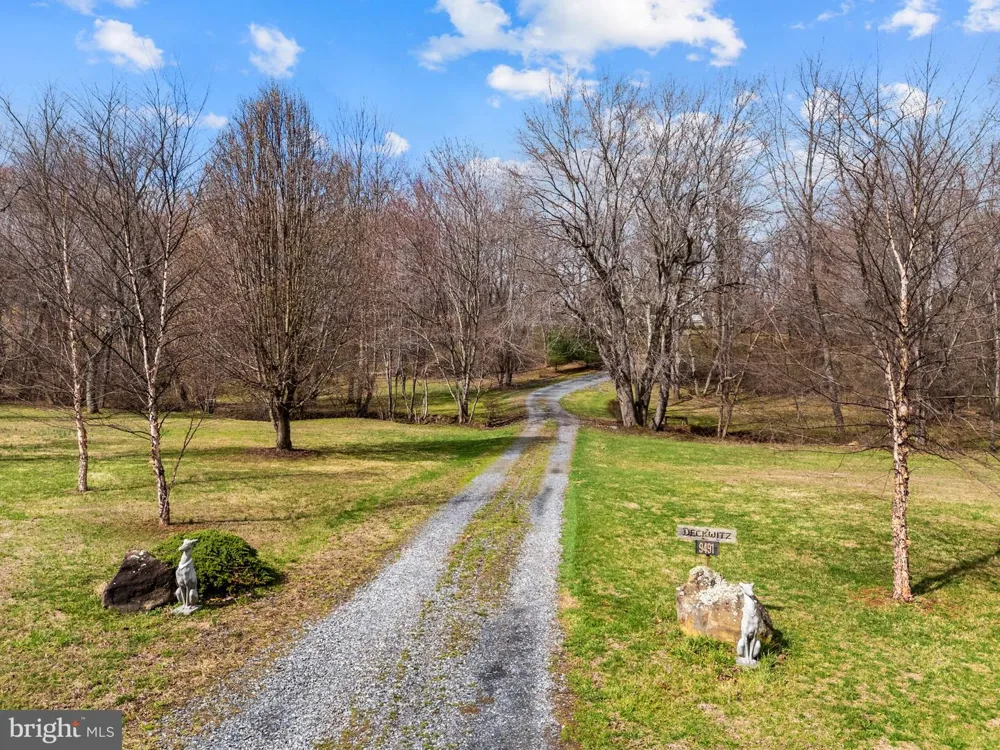 9491 WALSINGHAM LANE Marshall, VA 20115