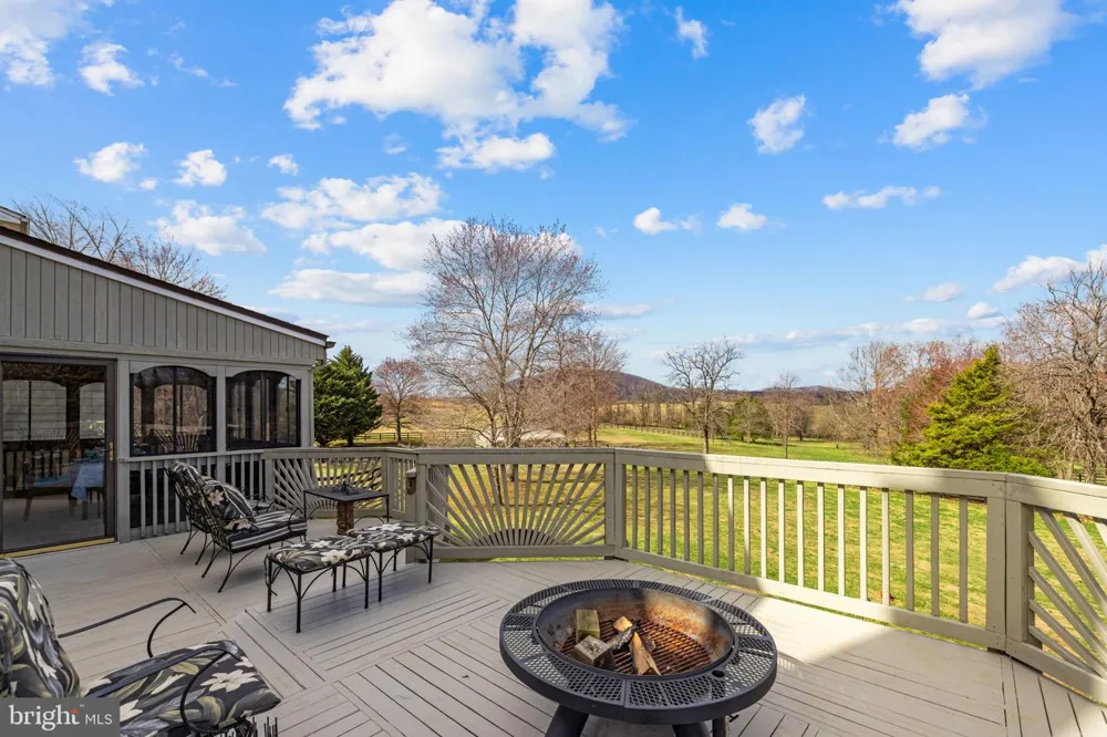 9491 WALSINGHAM LANE Marshall, VA 20115