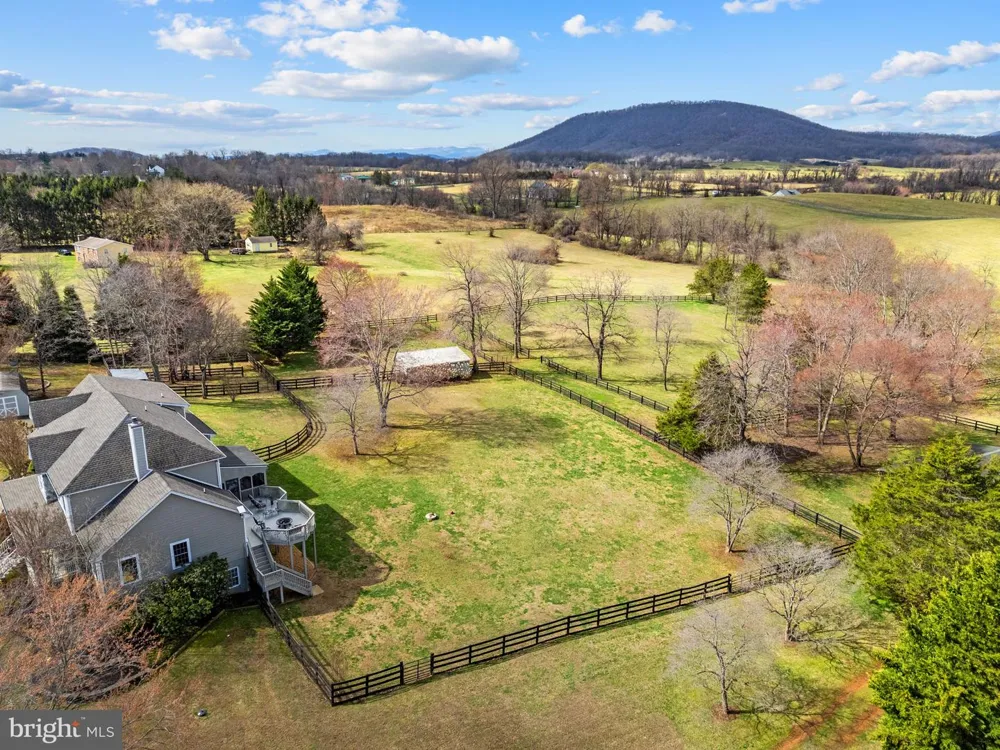 9491 WALSINGHAM LANE Marshall, VA 20115