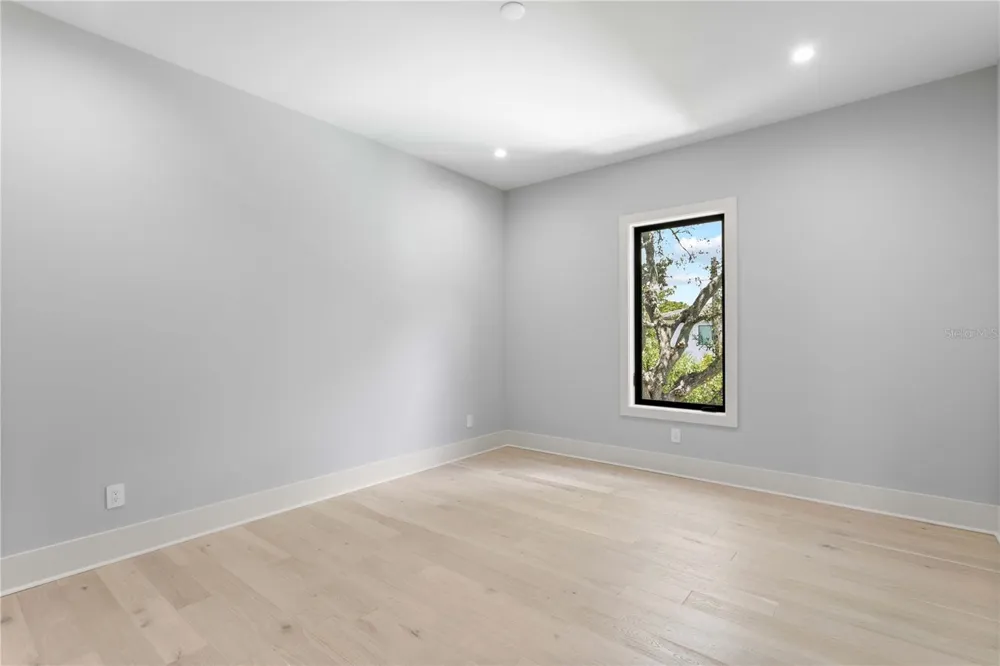 5003 W POE AVENUE Tampa, FL 33629