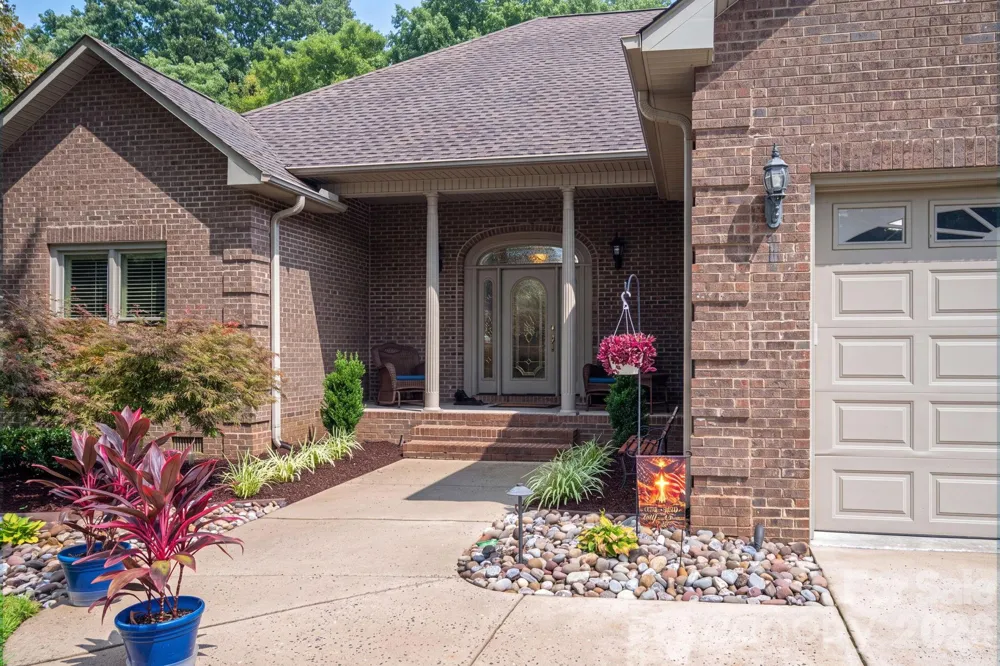 725 Hanna Woods Drive Cramerton, NC 28032