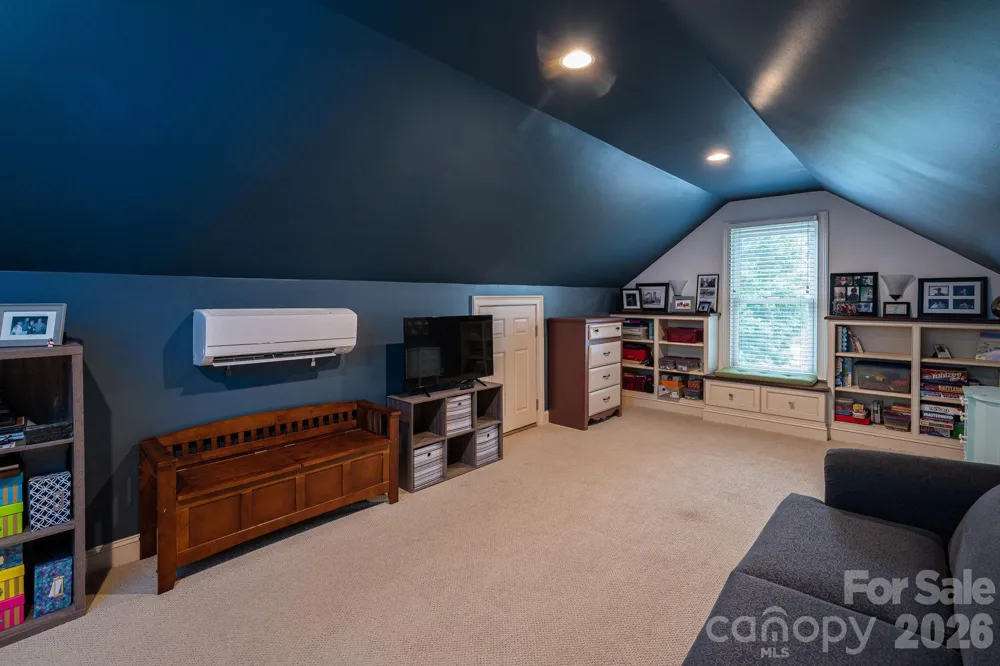 725 Hanna Woods Drive Cramerton, NC 28032