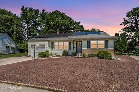 113 Edgewater Court