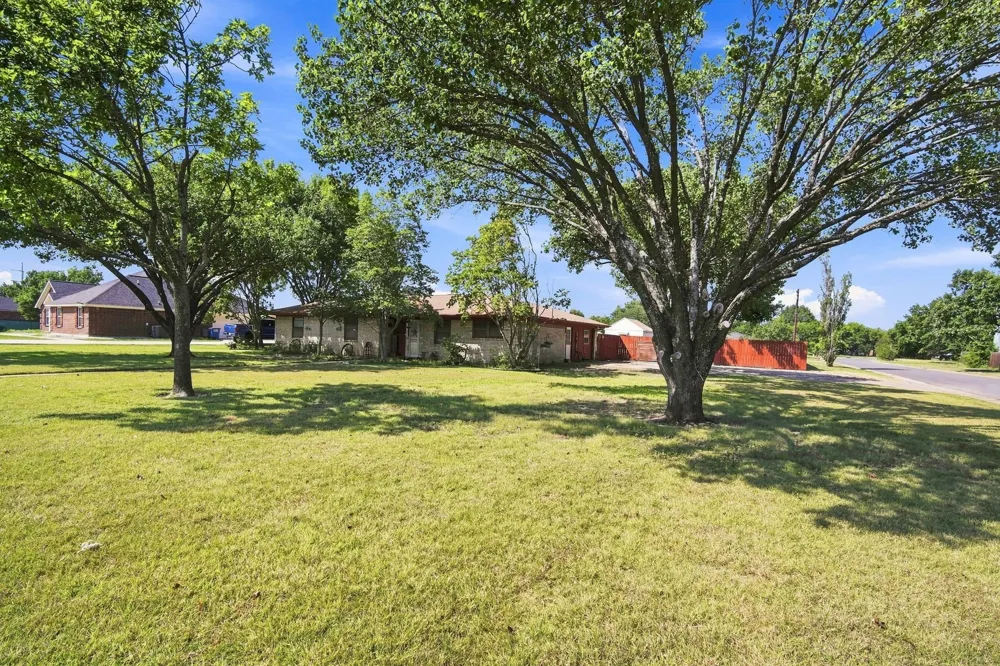 300 Pebble Creek Lane Red Oak, TX 75154