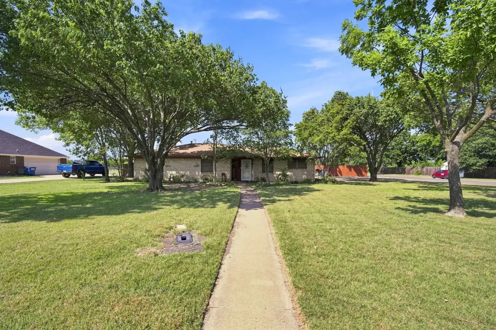 300 Pebble Creek Lane Red Oak, TX 75154