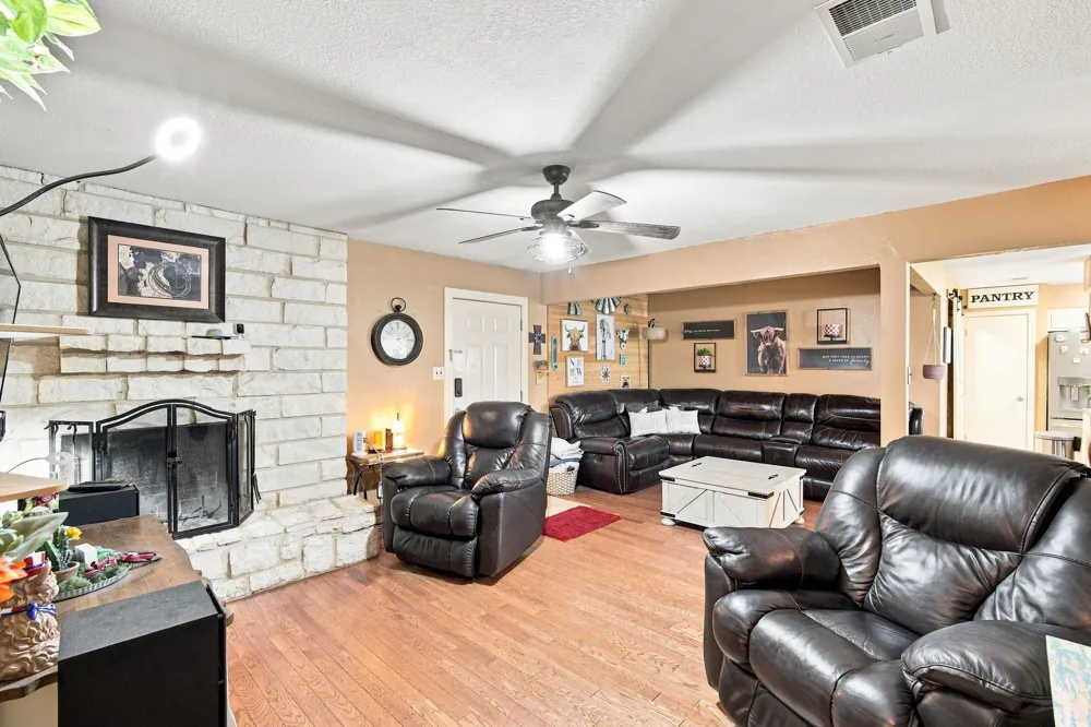 300 Pebble Creek Lane Red Oak, TX 75154