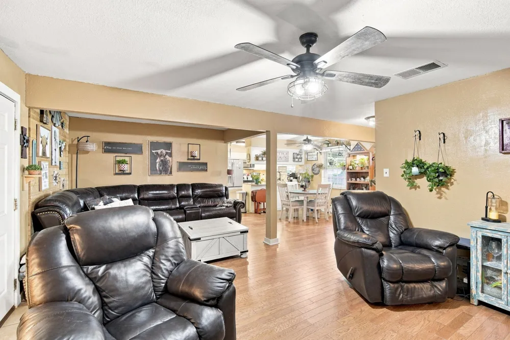 300 Pebble Creek Lane Red Oak, TX 75154
