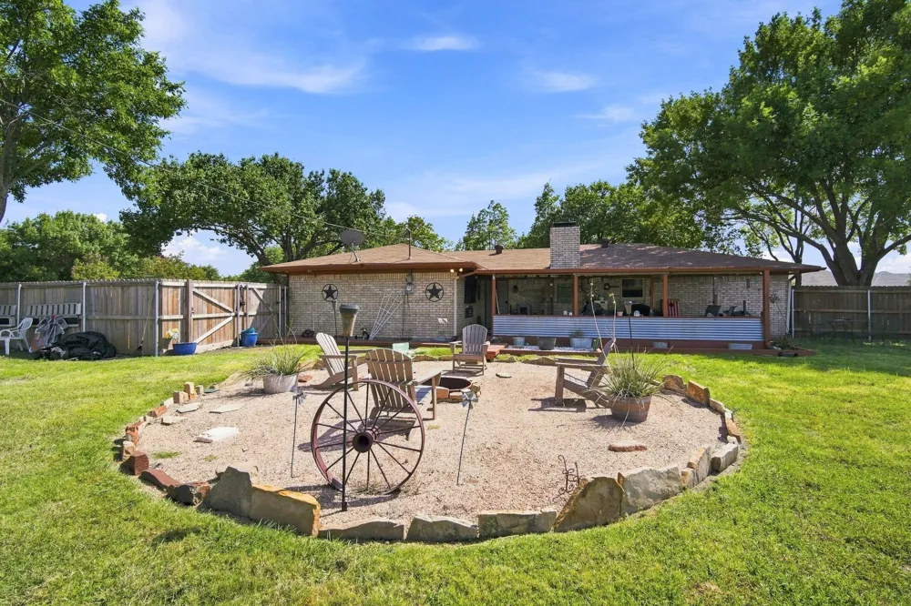 300 Pebble Creek Lane Red Oak, TX 75154