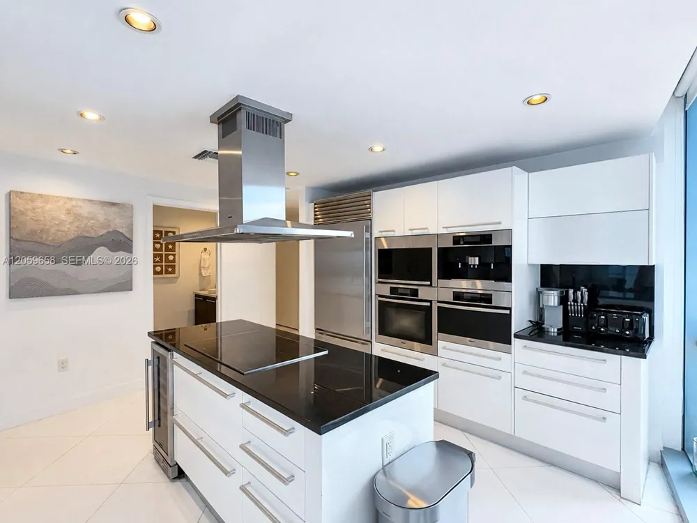 17121 COLLINS AV #2108 Sunny Isles Beach, FL 33160