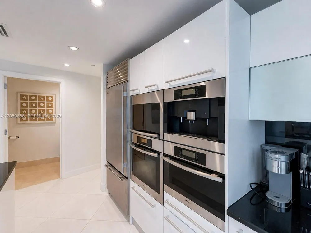 17121 COLLINS AV #2108 Sunny Isles Beach, FL 33160