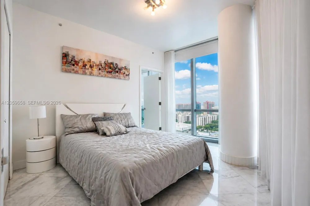 17121 COLLINS AV #2108 Sunny Isles Beach, FL 33160