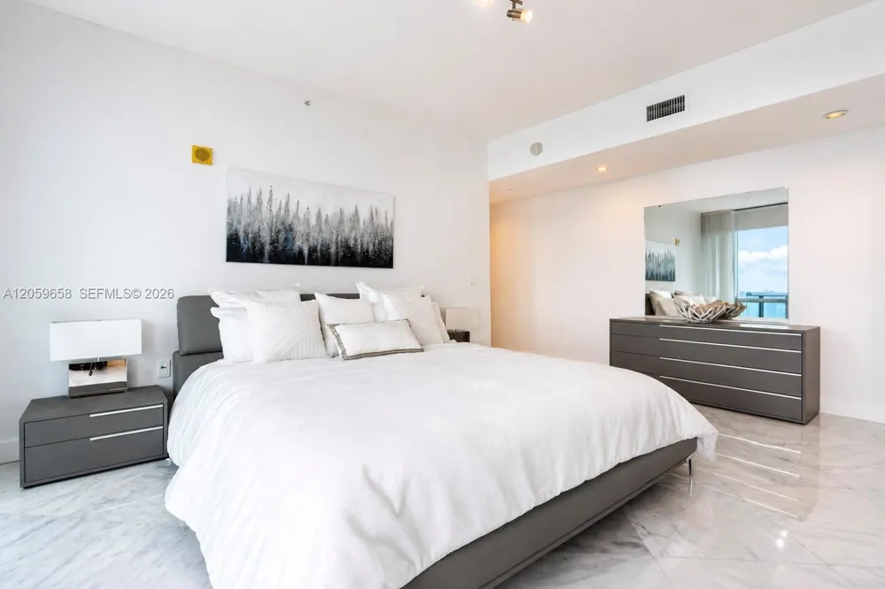 17121 COLLINS AV #2108 Sunny Isles Beach, FL 33160
