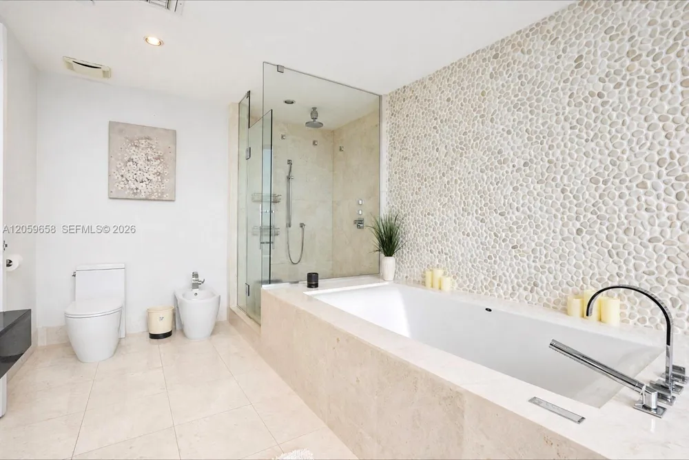 17121 COLLINS AV #2108 Sunny Isles Beach, FL 33160