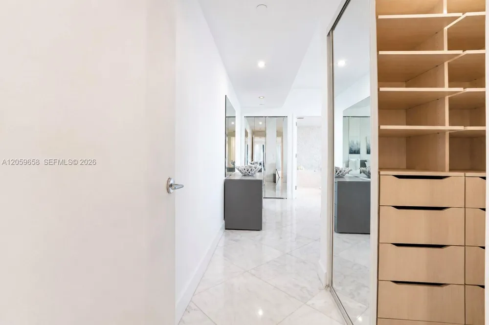 17121 COLLINS AV #2108 Sunny Isles Beach, FL 33160