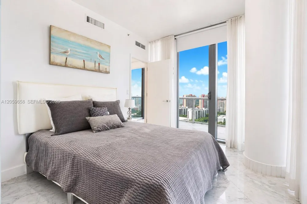 17121 COLLINS AV #2108 Sunny Isles Beach, FL 33160